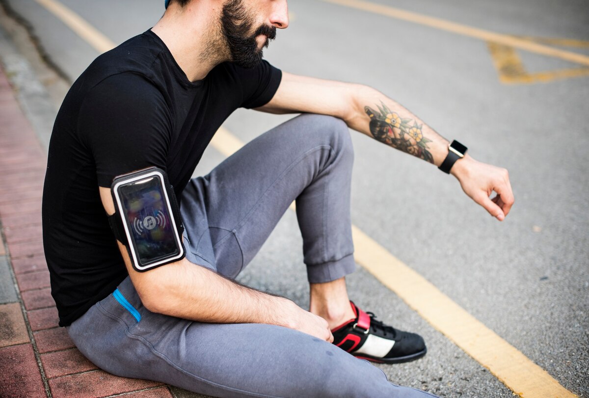 Tech-Enhanced Fitness: Exploring the Latest Wearable Devices and Health Apps