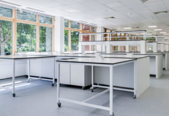 How Mobile Laboratory Tables Enhance Healthcare Access